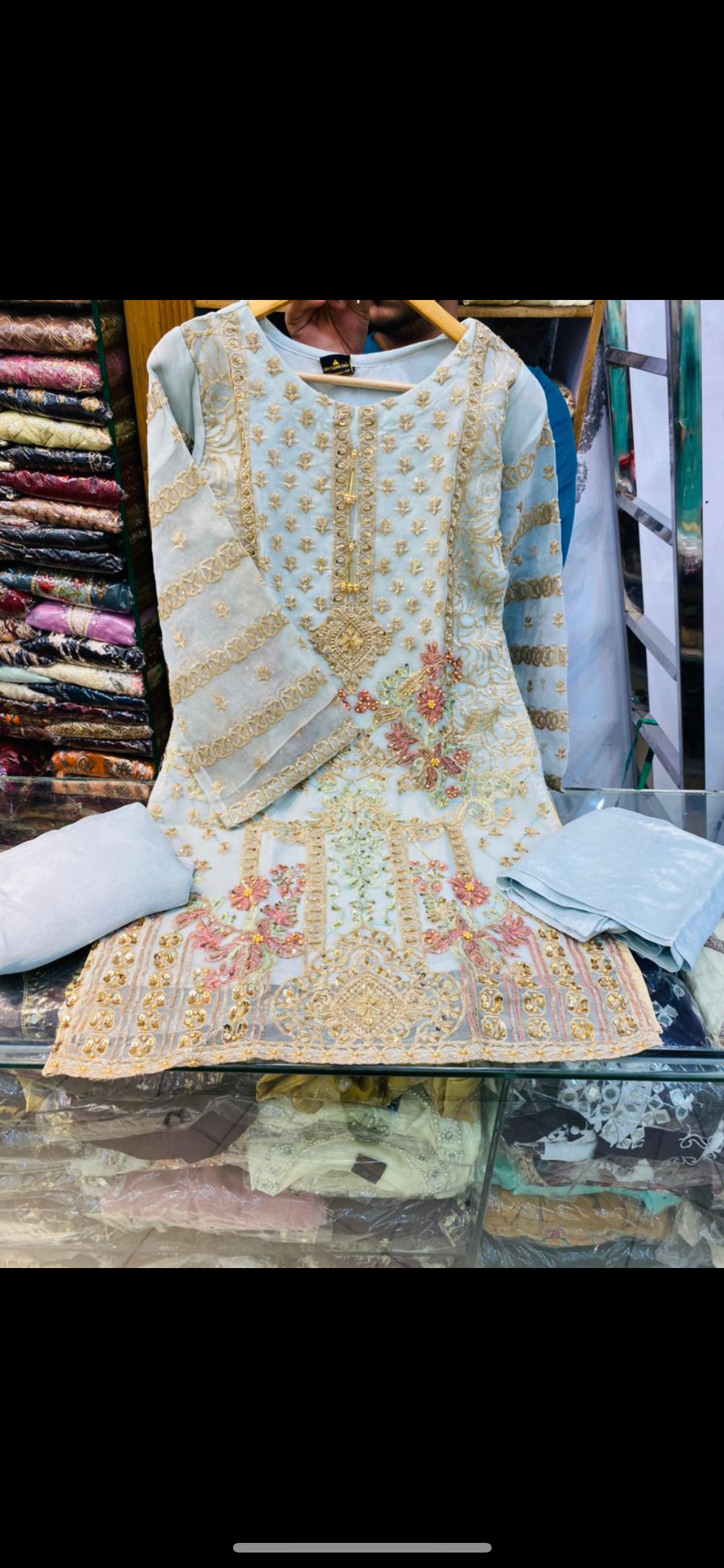 Tenue organza bleu ciel